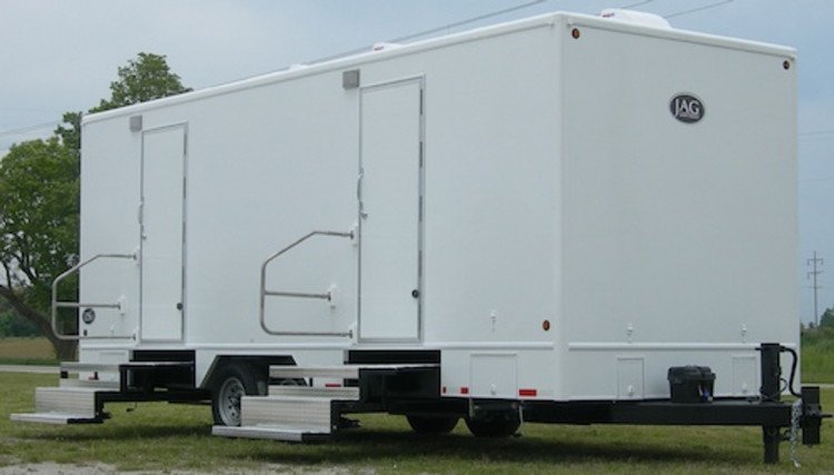 Luxury Portable Toilet 8 Stall Trailer