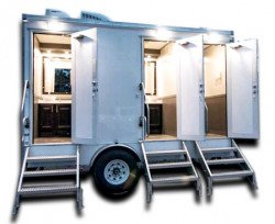 Luxury Portable Toilet 4 Stall Trailer